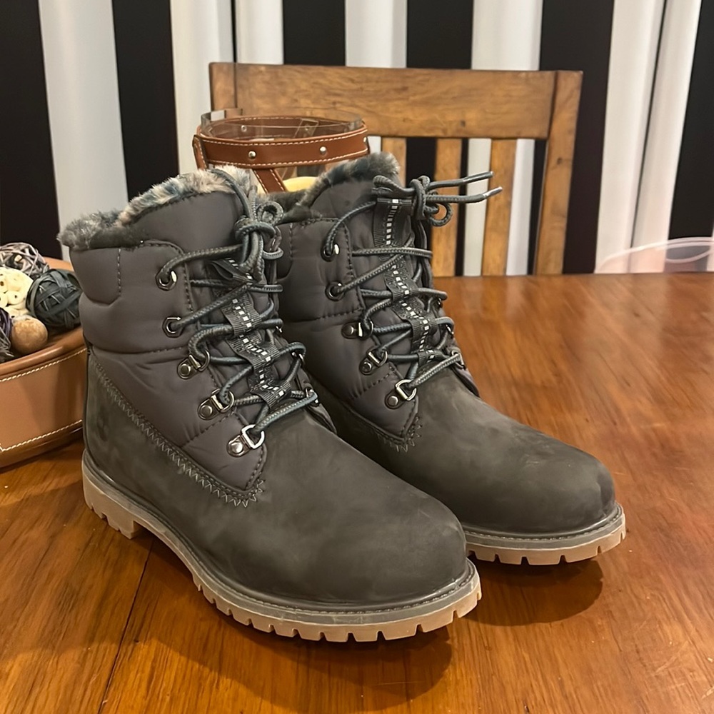 Timberland 6” Puffer Boots Grey New Women’s size 9.5
